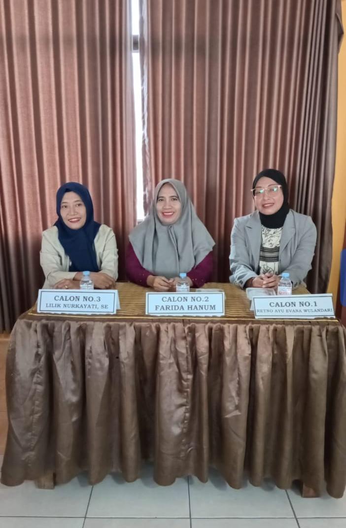 Farida Hanum, Nomor 2 (tengah) Kandidat Pemenang Pemilihan BPD Mekarsari, Tambun Selatan pada, Kamis (21/5/2026).