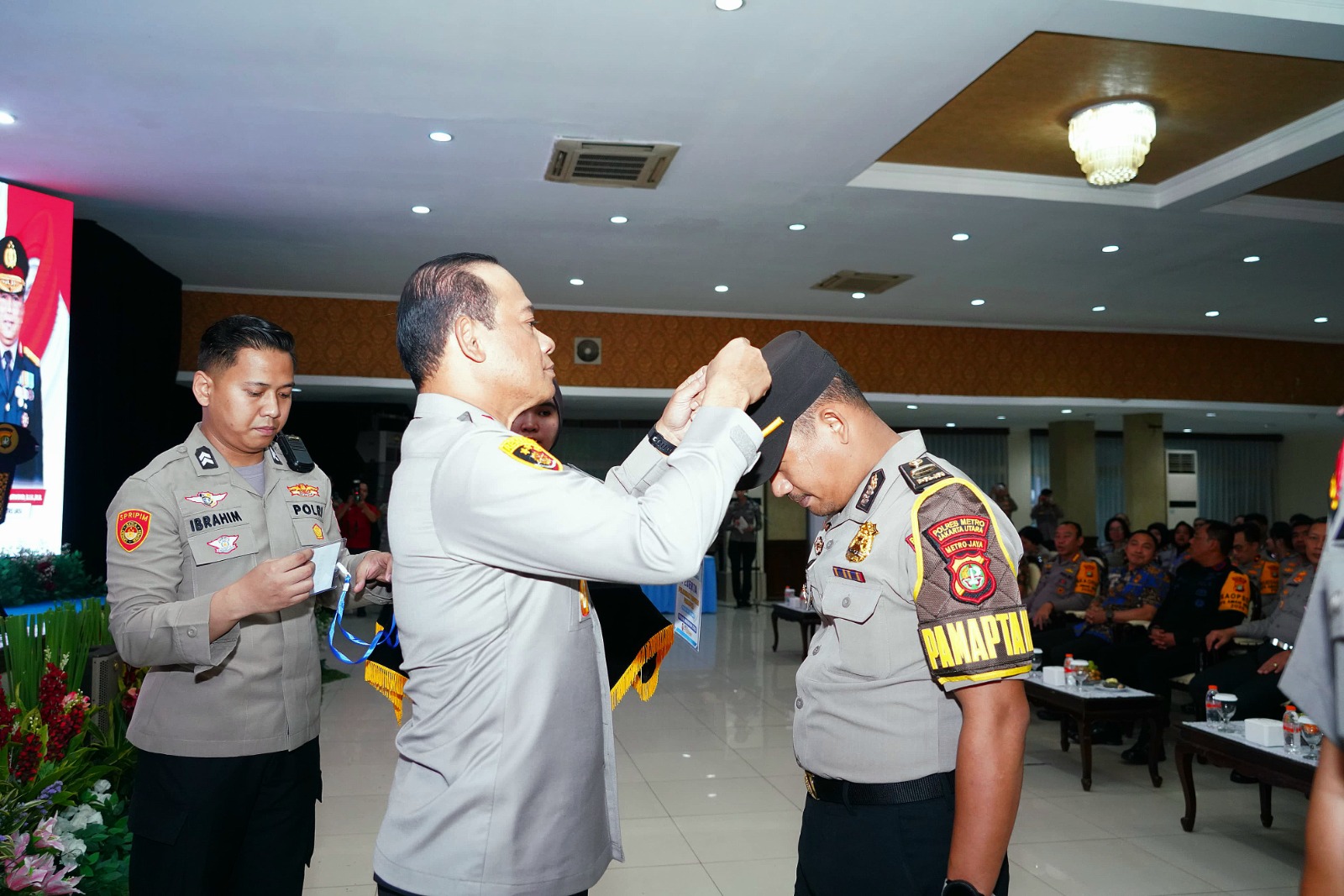 pesan-kapolda-metro-irjen-asep-ke-anggota-pamapta-mereka-wajah-pertama-kepolisian-25102025-200349